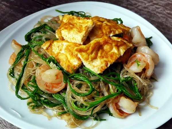 Cha-om with Glass Noodles and Shrimp