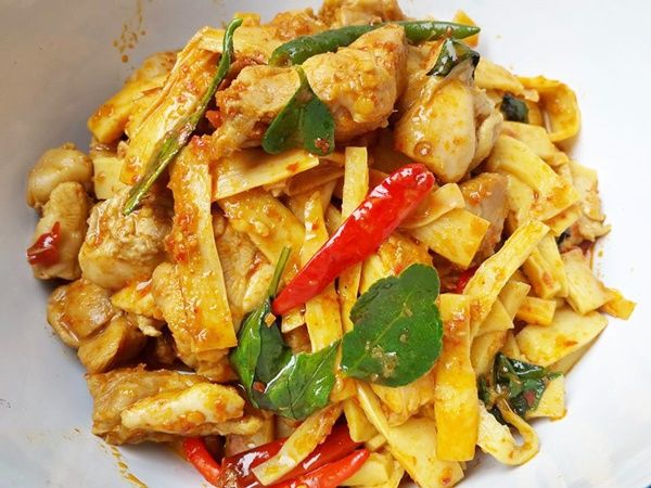 แคลอรี่ ไก่ผัดพริกแกงใต้ | www.CalForLife.com แคลอรี่ ไก่ผัดพริกแกงใต้ | Www.Calforlife.Com