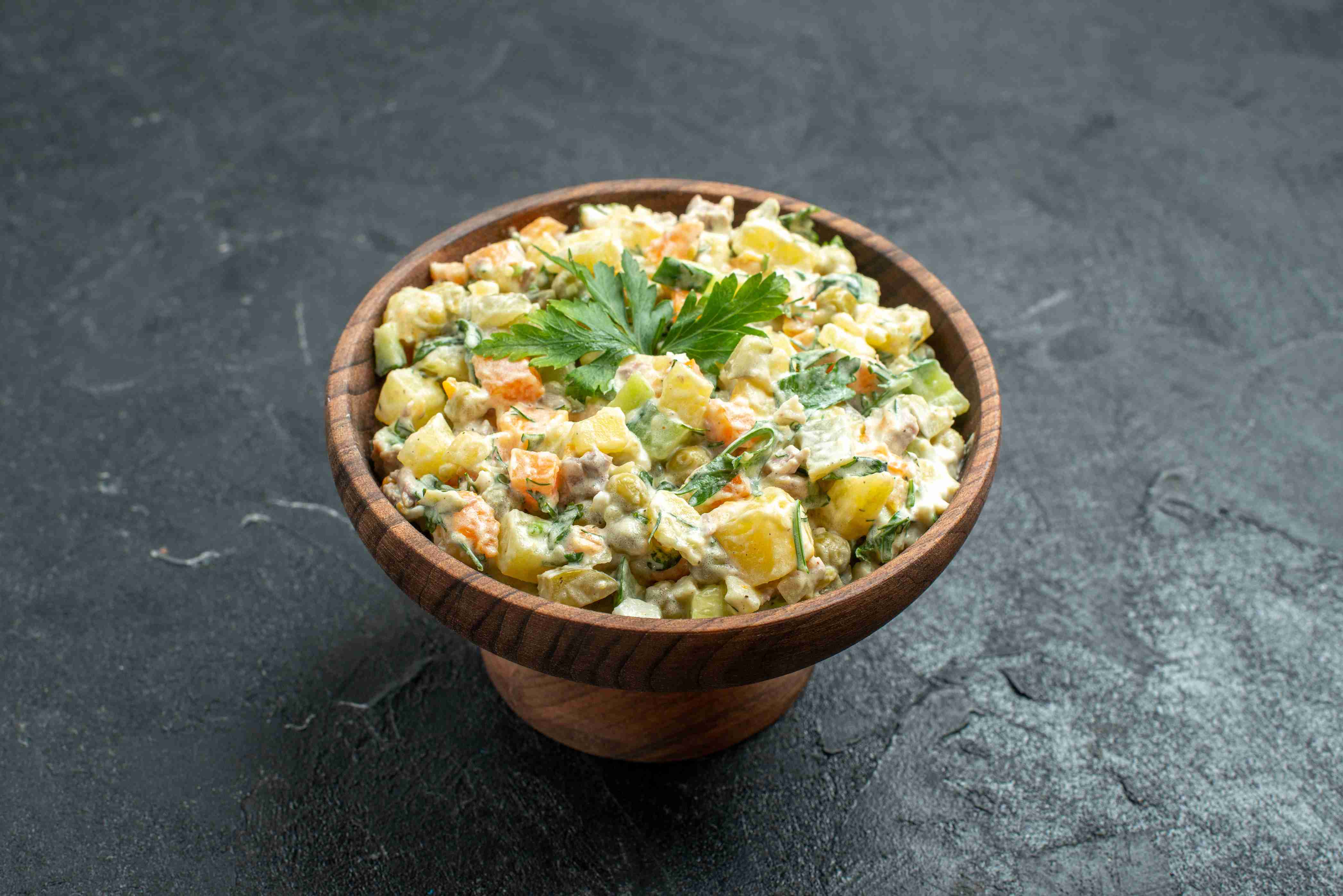 สลัดถั่วลูกไก่กับผักโขมสดและน้ำสลัดเลมอน