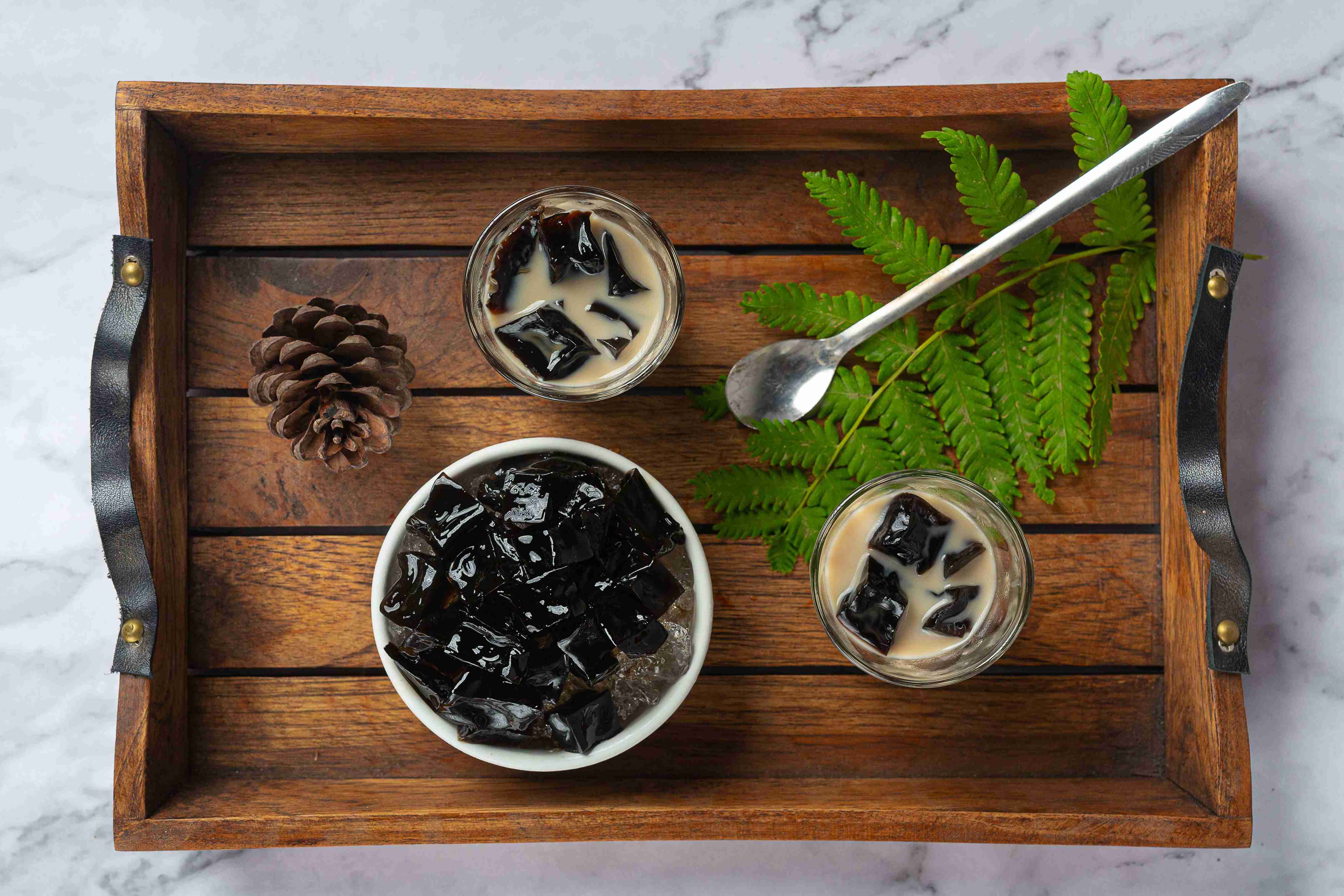 Grass Jelly with Fresh Milk