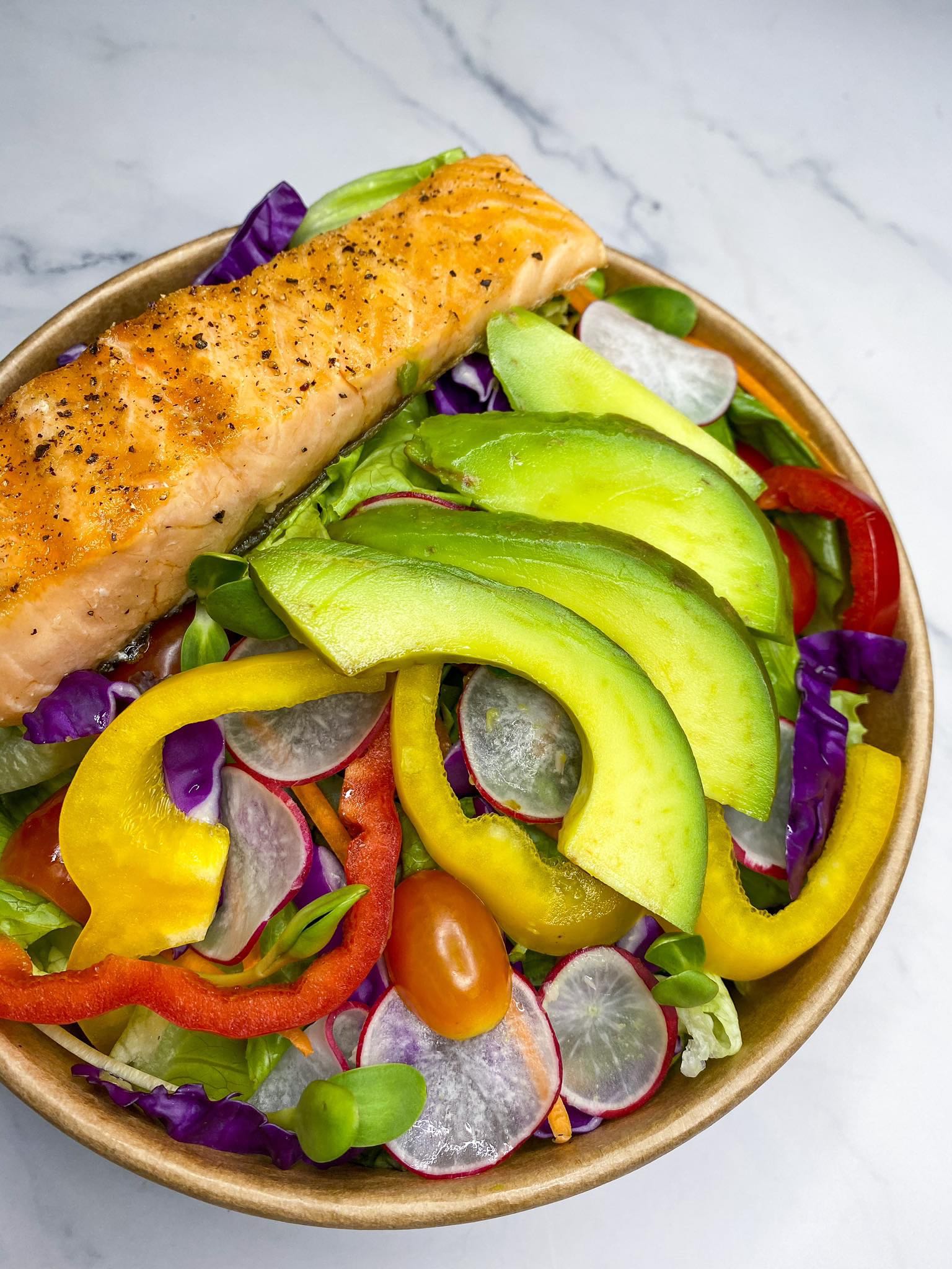 สลัดแซลมอนอโวคาโด