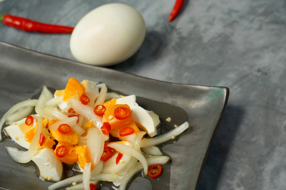 ยำไข่เค็ม