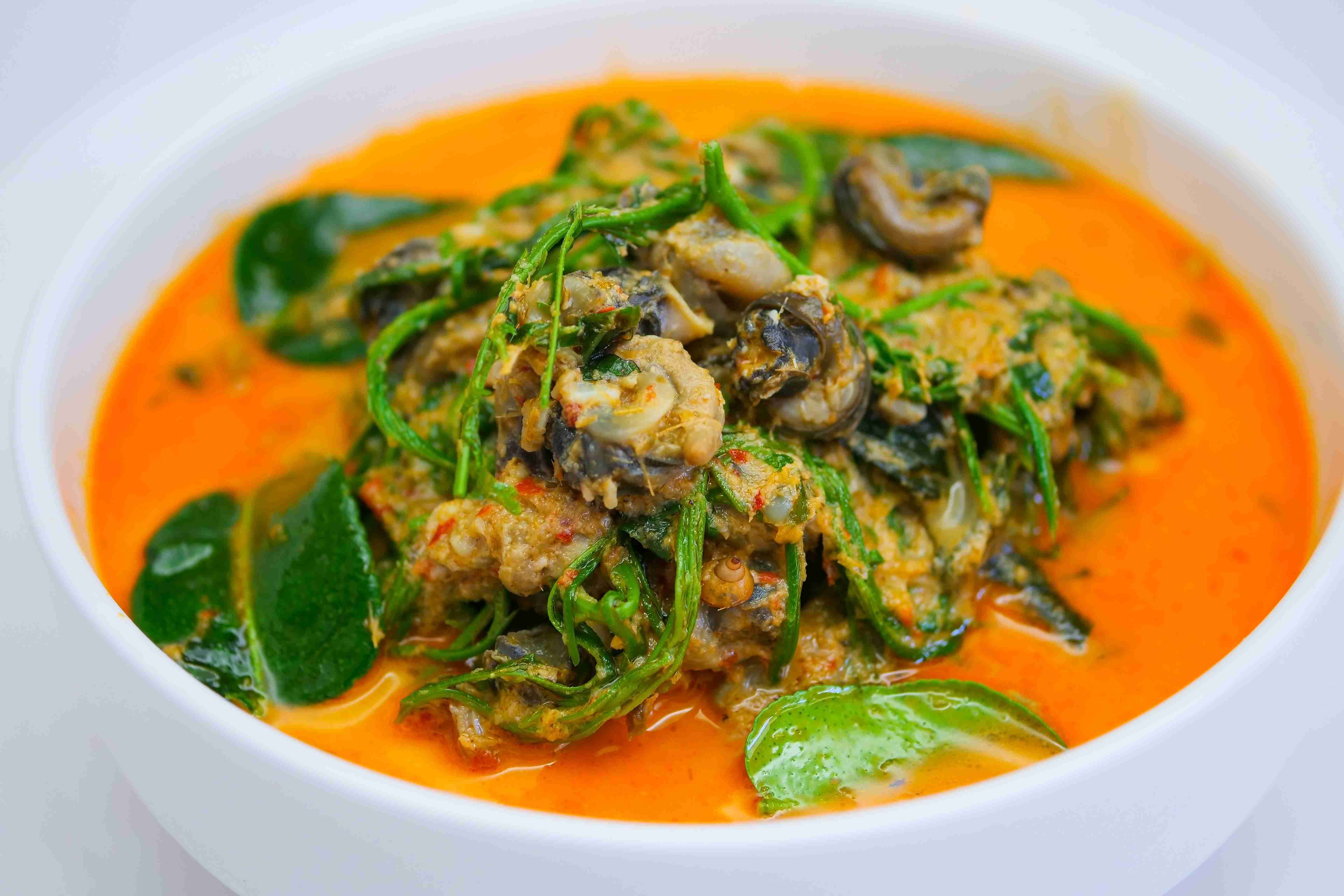 แกงคั่วหอยขมใบชะพลู