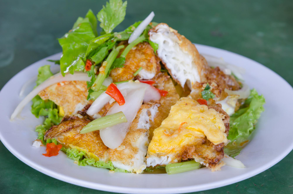 Spicy Fried Eggs Salad