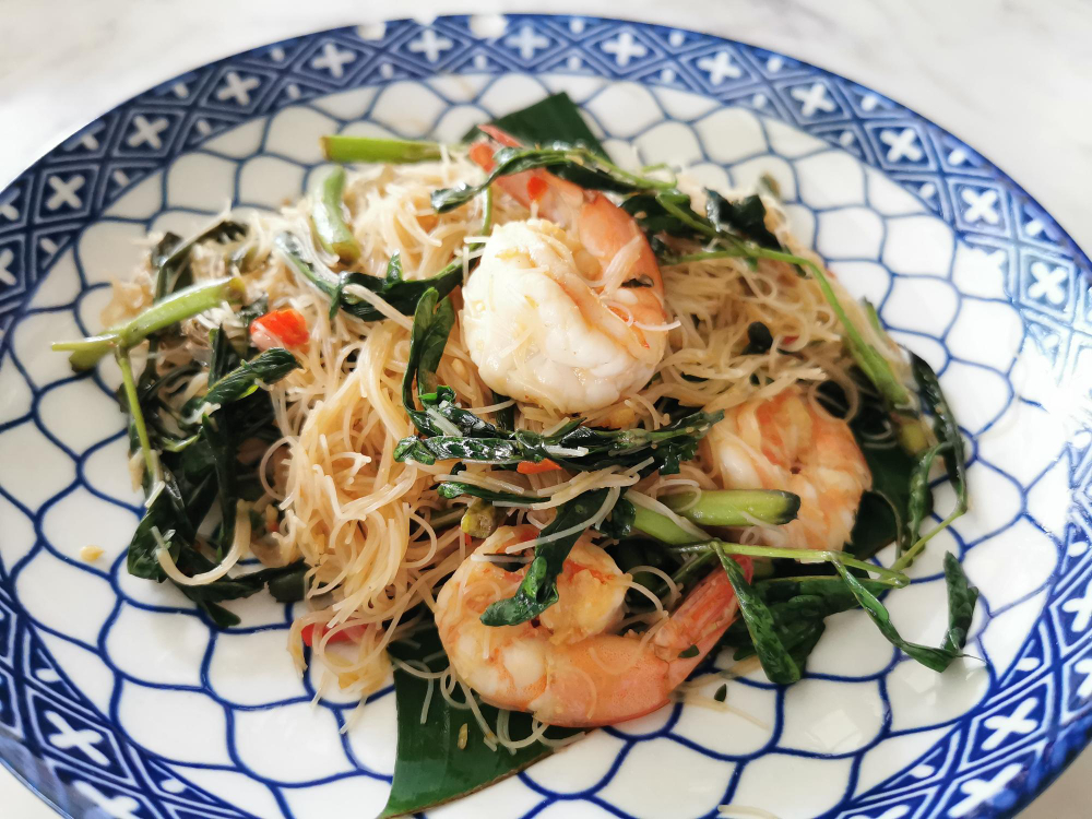 Stir-fried Vermicelli with Water Mimosa
